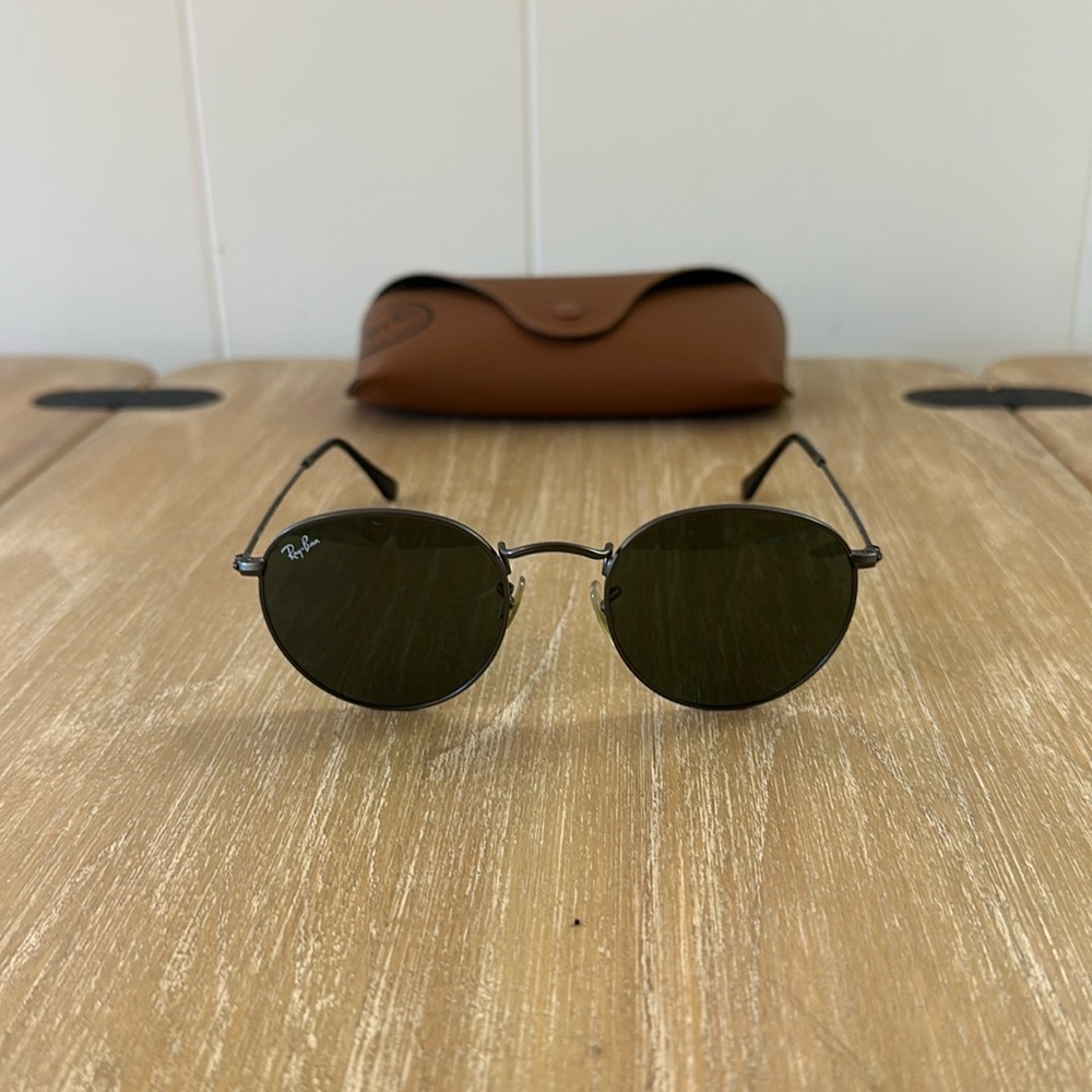 The Ray-Ban Round Metal sunglasses
